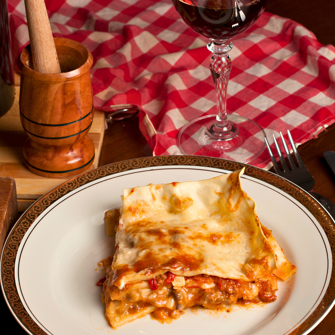 Lasagne alla Bolognese, Rosette al Prosciutto Cotto e Ragù Tradizionale: il cuore dell’Emilia